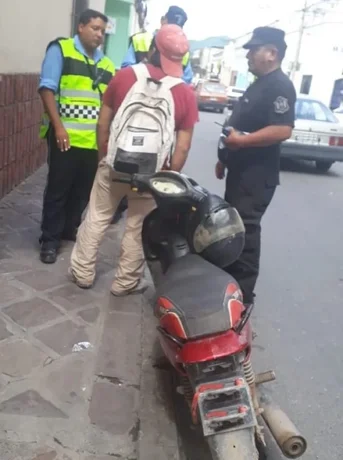 Demoran a un motociclista por conducir totalmente ebrio en el centro de Salta