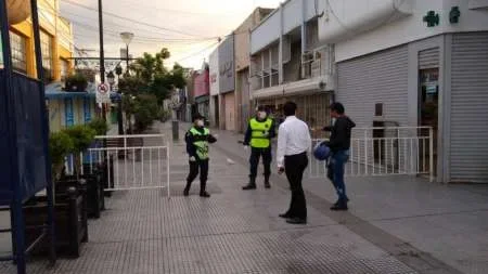 El centro de Salta se encuentra vallado y no se puede circular