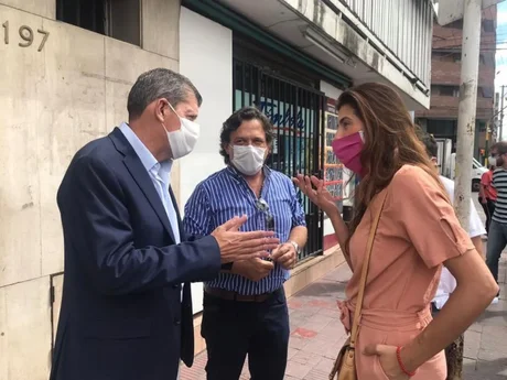 Sáenz y Bettina visitaron a quienes cumplen aislamiento obligatorio: al menos dos domicilios estaban vacíos