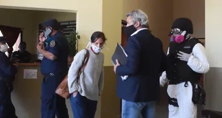 Gracias a vecinos de Grand Bourg sancionaron a una mujer por no respetar la cuarentena