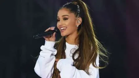 Una fan de Ariana Grande intentó matarla