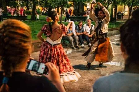 Analizan la apertura progresiva de eventos y espectáculos artísticos en Salta