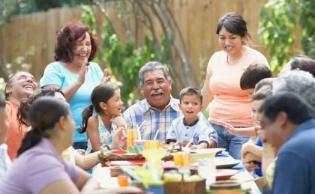 Las reuniones sociales, familiares y la gastronomía se habilitan hasta las 24 horas