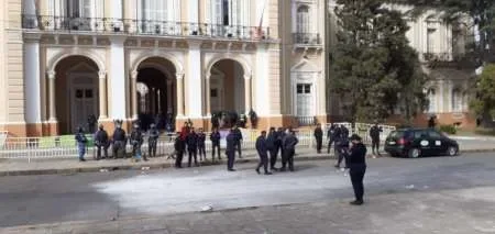 Son 7 los remiseros detenidos tras la represión en la Legislatura: entre ellos Sergio Salinas