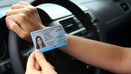 Se puede circular con los carnets de conducir vencidos