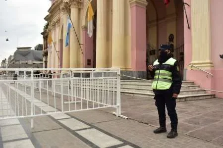 Con un fuerte operativo de seguridad inició la novena al Señor y la Virgen del Milagro