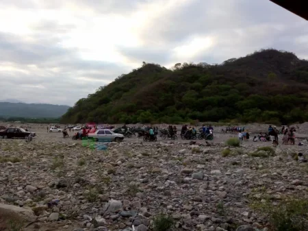 La fiesta está en los ríos: el calor hace olvidar al coronavirus