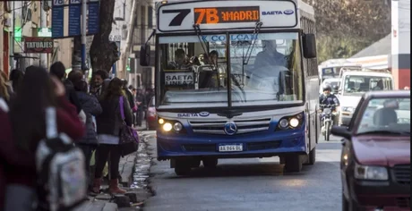 Salta: se estudia cambiar el horario de trabajo de la administración pública para descomprimir el uso de los colectivos