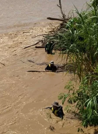 Tragedia en el Rio Bermejo: un bebé de un mes de vida viajaba en el gomón y no lo pueden encontrar