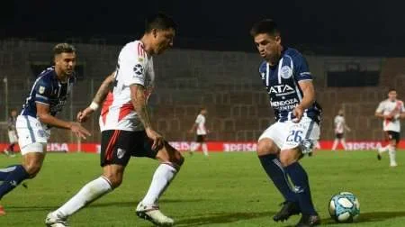 A qué hora juega River