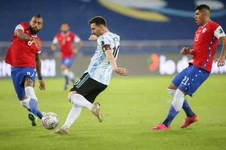 Argentina empató en su debut ante Chile por la Copa América