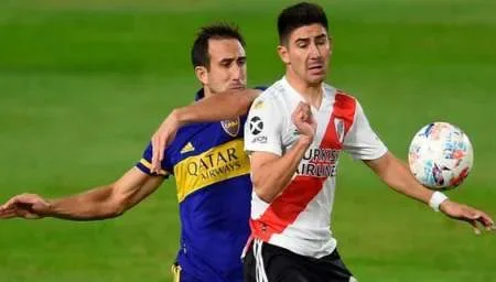 A qué hora juegan Boca y River