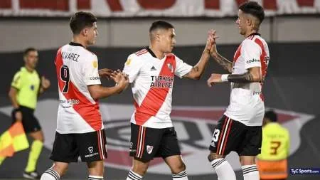 A qué hora juega River