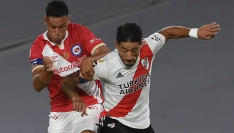 A qué hora juega River