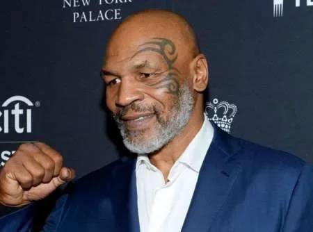 Mike Tyson molió a golpes a un pasajero durante un vuelo en avión