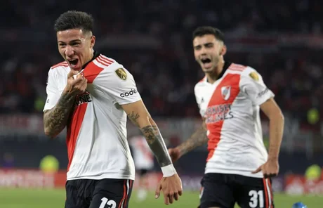 A qué hora juega River