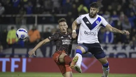 A que hora juegan River y Vélez