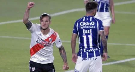 A qué hora juega River