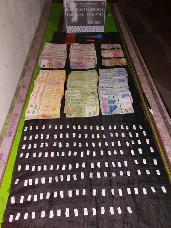 Golpe al narcotráfico en Tartagal: dosis de droga y más de doscientos mil pesos secuestradas