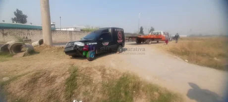 Se llevó la camioneta de su trabajo, la chocó, metió en una zanja, y huyó dejando el vehículo abandonado