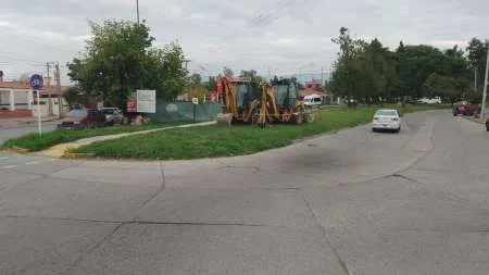 Joven motociclista salteño murió tras chocar contra una retroexcavadora en avenida Bélgica