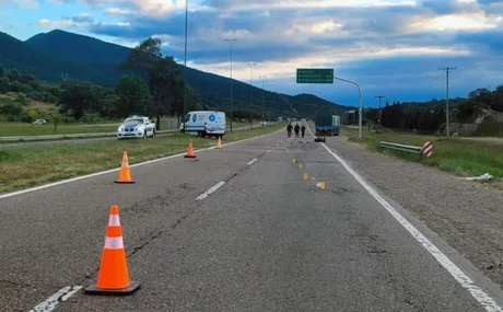 Un motociclista perdió la vida tras chocar contra un camión en ruta 9