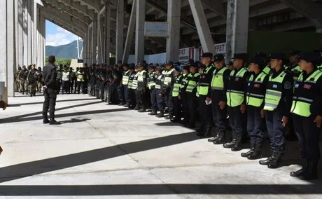 Más de 400 policías estarán abocados a la segundad del partido del domingo en el estadio Martearena