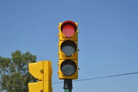 Piden juicio contra el joven que conducía borracho, pasó un semáforo en rojo y provocó la muerte de una mujer