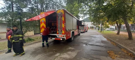 Abuela salteña tuvo que ser asistida tras intoxicarse con monóxido de carbono en medio de un incendio