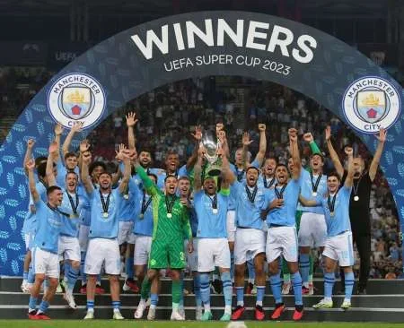 El Manchester City con Julián Álvarez venció al Sevilla y salió campeón de la Supercopa de Europa