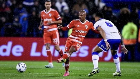 Vélez sorprendió a River y lo derrotó por dos a cero en la Copa de la Liga Profesional