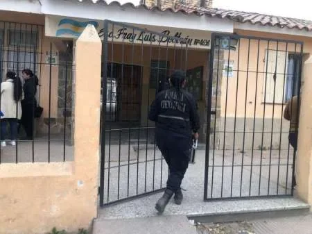 Aprovechando los feriados del Milagro, delincuentes robaron en la escuela Fray Luis Beltrán