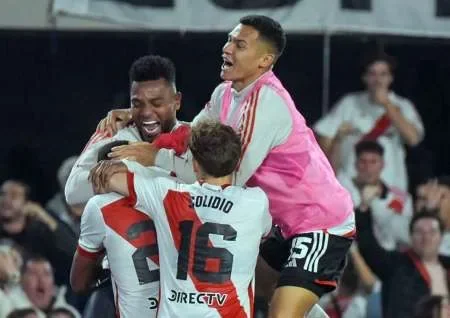 A qué hora juega River