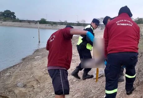 Encuentran un cadáver flotando en el dique Las Lomitas: la víctima es de Mendoza