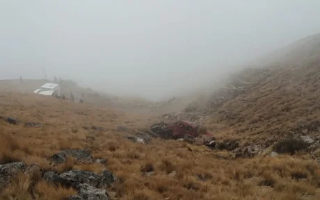 Dos mujeres murieron tras un siniestro en el norte de Salta: cayeron en un precipicio de más de 300 metros