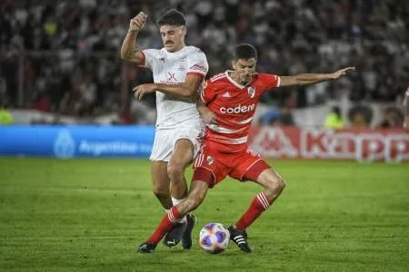 A qué hora juega River