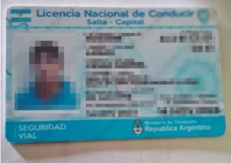 Detienen a un salteño que manejaba con una licencia de conducir trucha