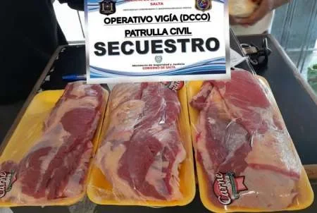 Mujer salteña detenida por robar en un supermercado: intentaba sacar tres cortes de carne