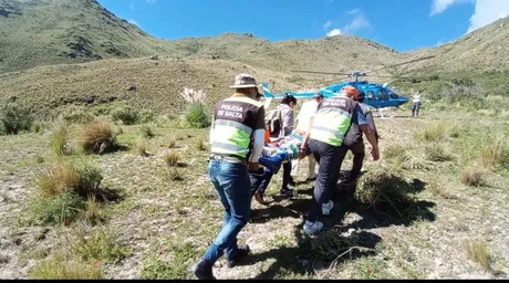 Rescatan a una mujer que vivía en un paraje inhóspito de Salta: tuvieron que caminar por más de 6 horas