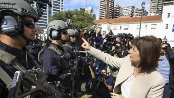 “Vamos a Rosario con toda la fuerza para terminar con la ola de asesinatos”