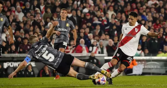 A qué hora juega River