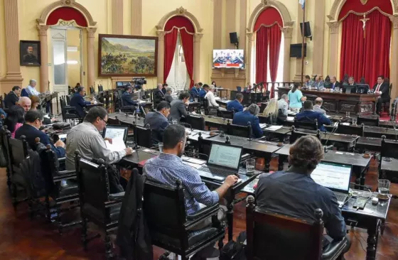 Senadores aprobaron el DNU para cobrarle las atenciones de salud a extranjeros