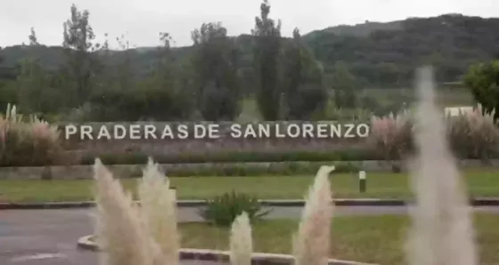 El ENTE apuntó contra los barrios privados "Praderas de San Lorenzo" y "Los Invernaderos" por la contaminación al río arenales