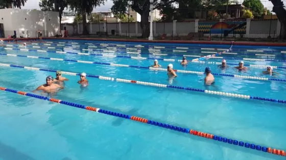 Por el intenso frío cambian el horario de uso de la pileta de plaza Alvarado