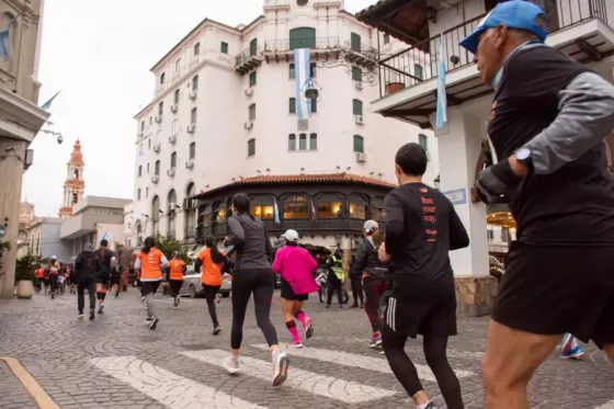 Alrededor de 2000 atletas recorrieron las calles salteñas en la Media Maratón