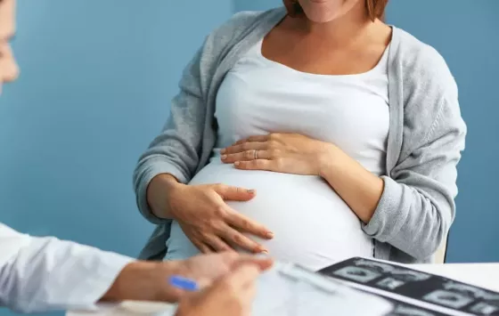 Una gran amistad: su amiga llevará a su bebé en la panza hasta el nacimiento