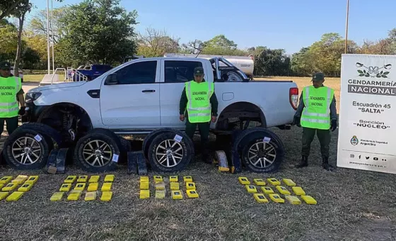 Dictan prisión preventiva para dos hombres que transportaban 50 kilos de cocaína en una camioneta