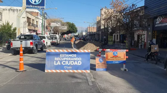 Por un trabajo de bacheo solo se habilita la circulación en media calzada de avenida San Martín: qué tramo