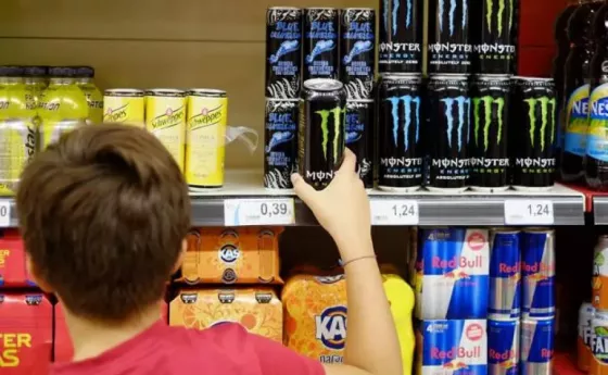 Concejales buscan prohibir la venta de bebidas energéticas a menores de edad