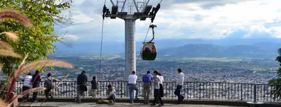 El Día de la Bandera se celebra en la cima del cerro San Bernardo